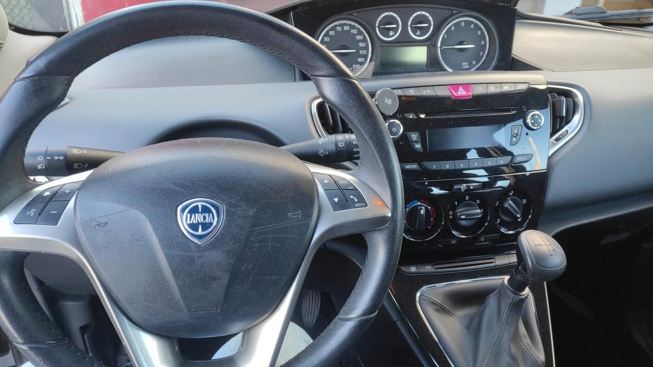 Lancia Ypsilon 0.9 TwinAir 85 CV 5 porte S&S Platinum