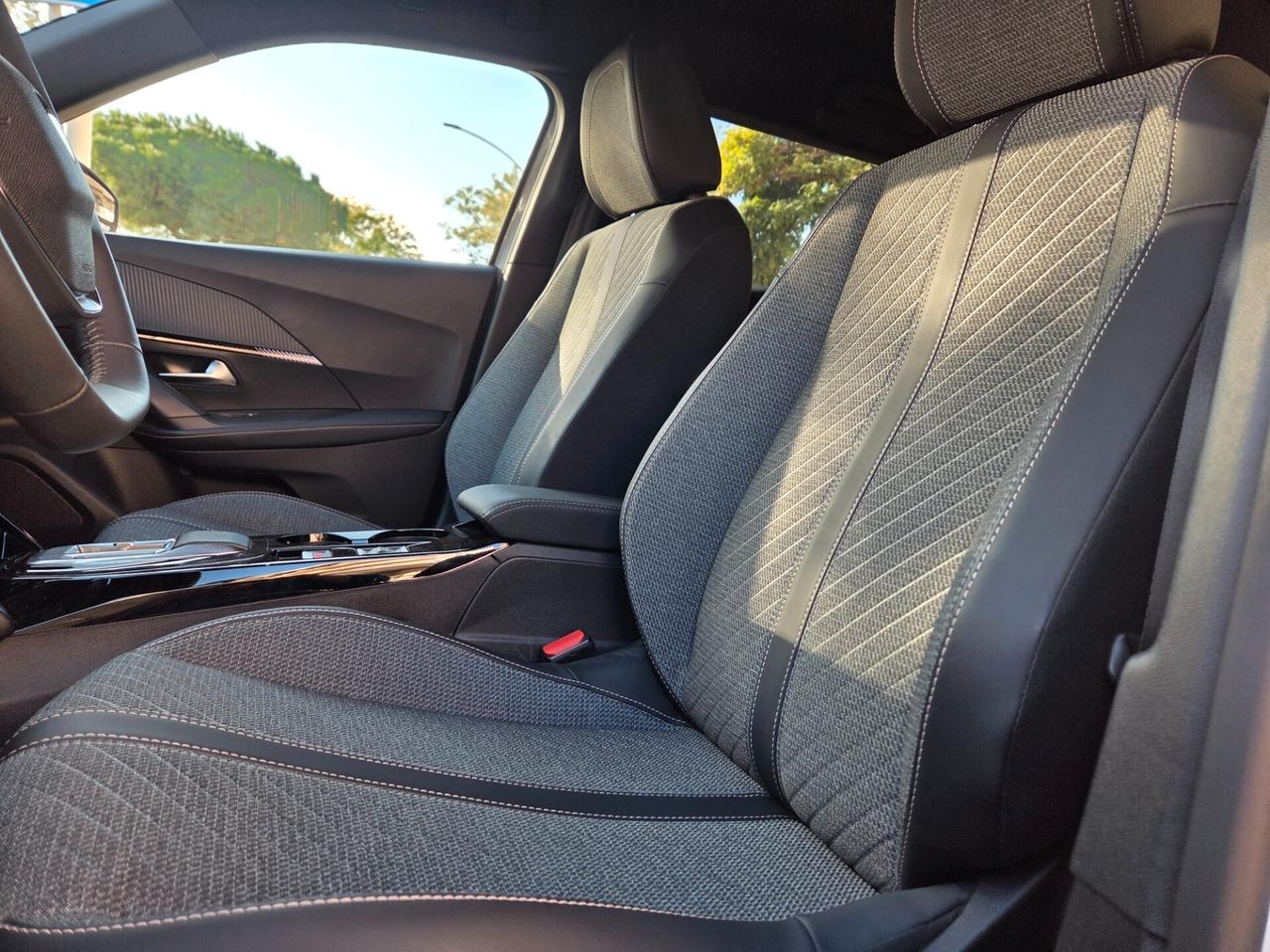 Peugeot 2008 PureTech 1.2 130 cv automatica