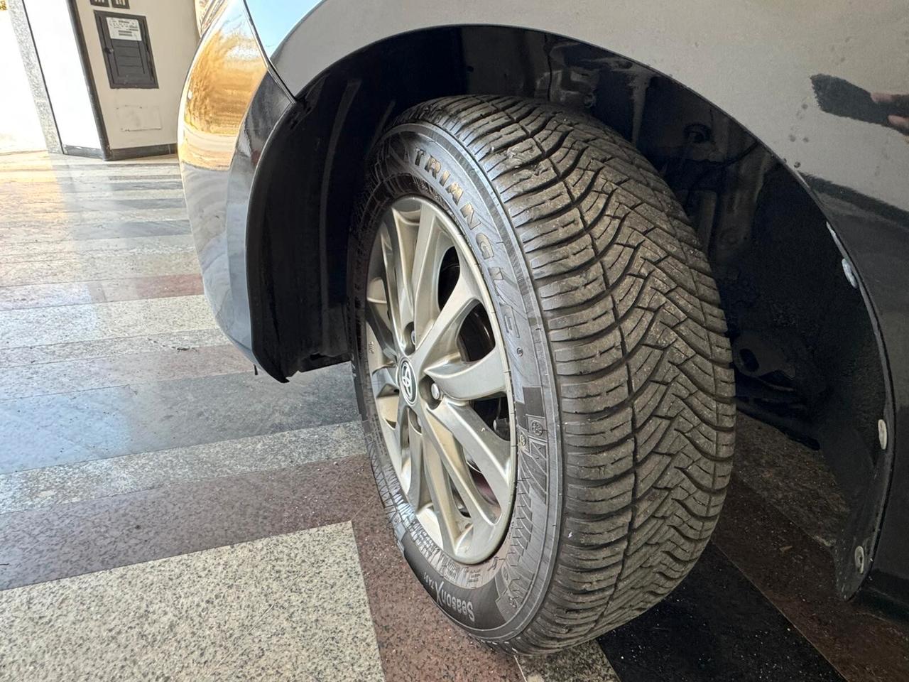 Toyota Yaris 1.0 5 porte Lounge