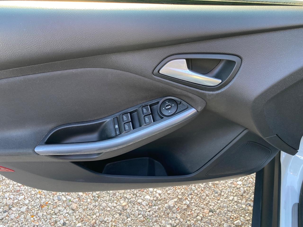 Ford Focus 1.6 120 CV 88 KW GPL SW Titanium