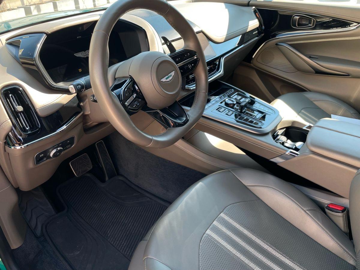 ASTON MARTIN DBX707 4.0