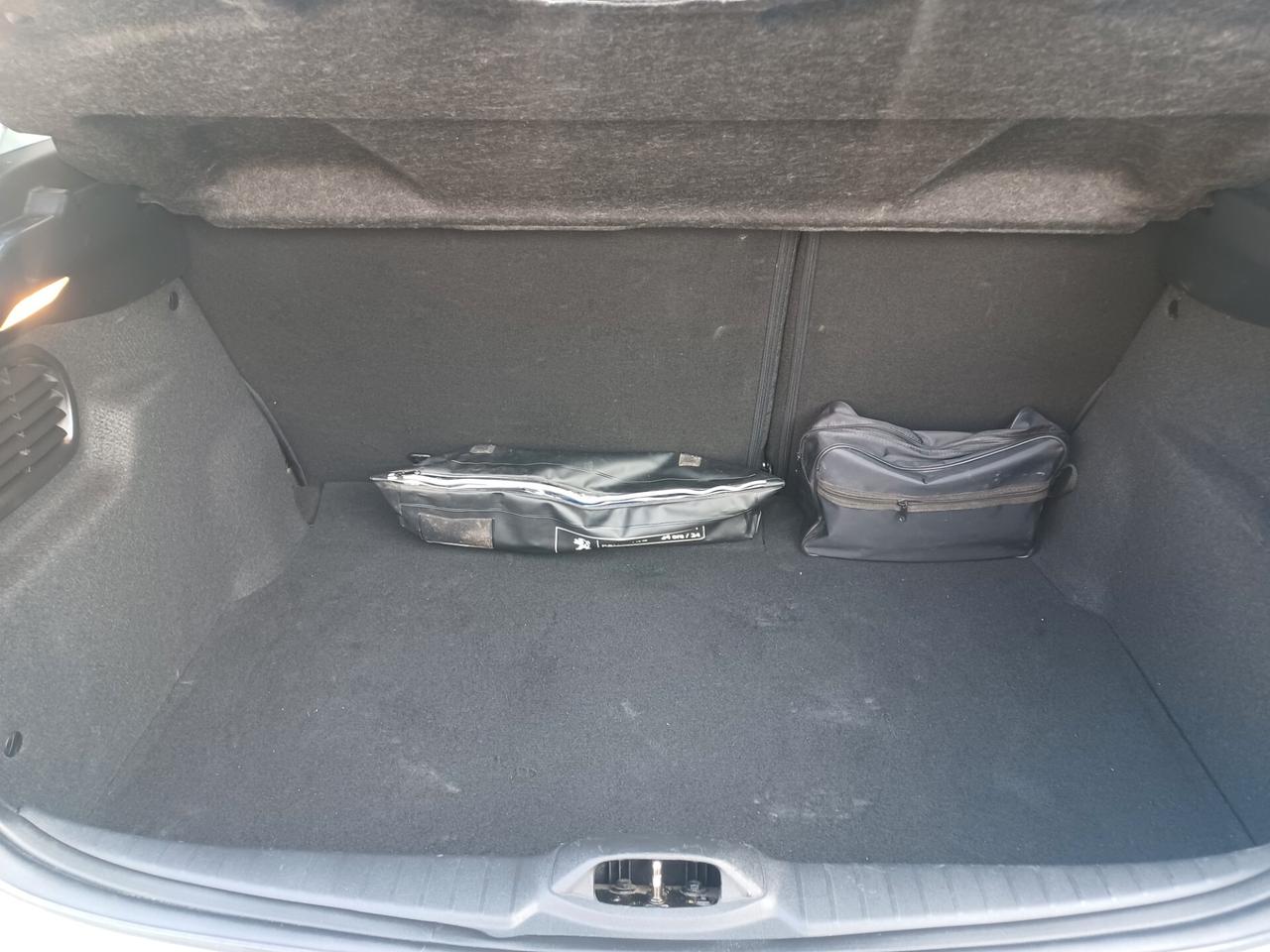 Peugeot 208 1.2 5 PORTE GPL ANNO 2016