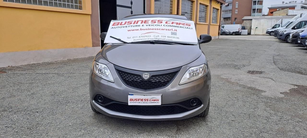 Lancia Ypsilon 1.0 FireFly 5 porte S&S Hybrid Ecochic Silver KM. 18000 AUTO PER NEOPATENTATI