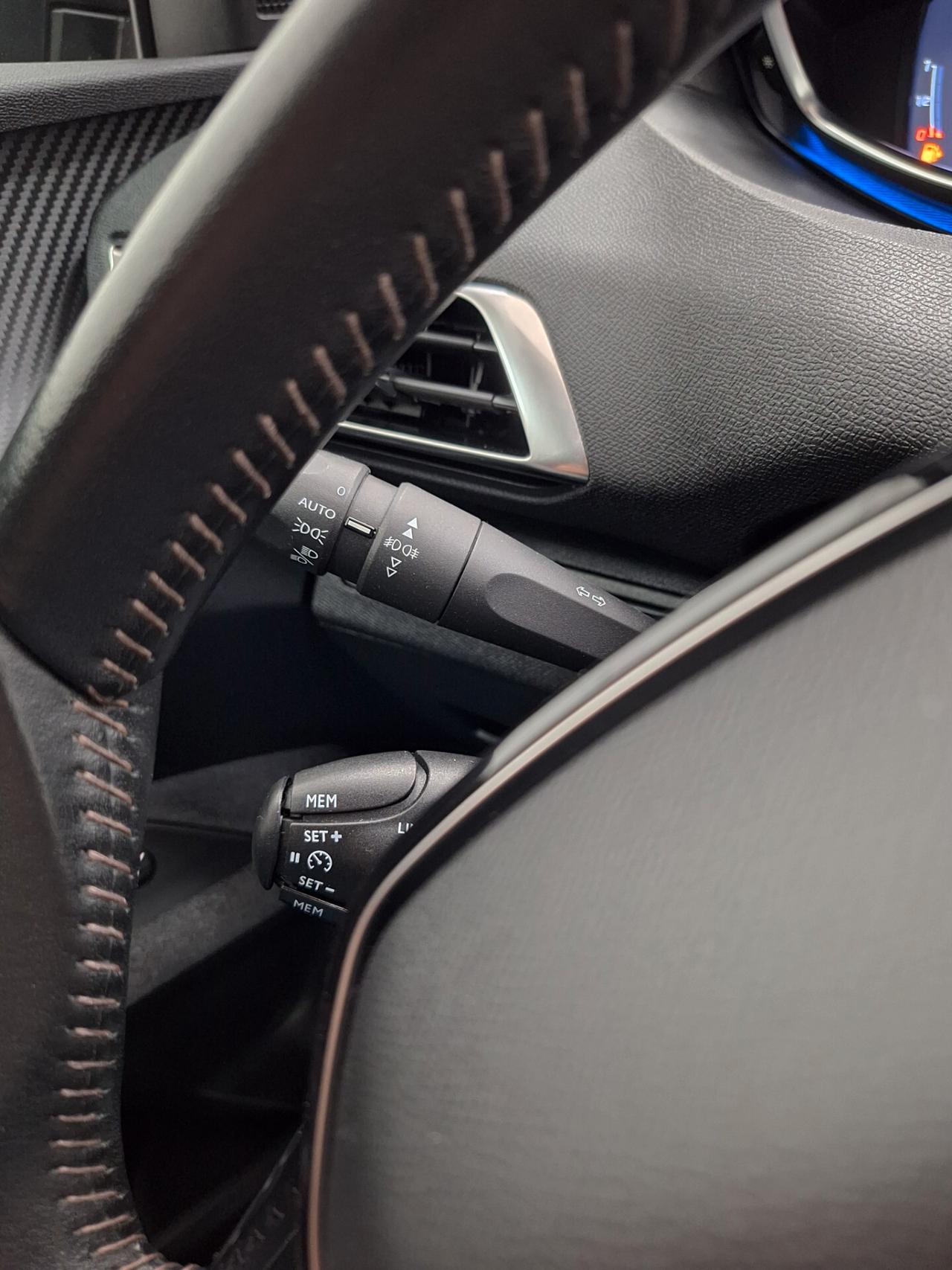 Peugeot 3008 Business 1.5 BlueHDi 130cv