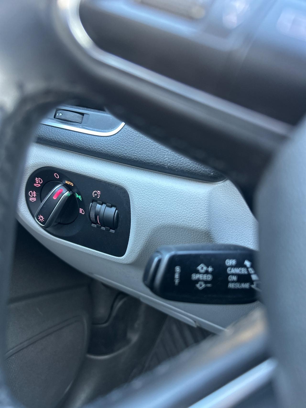 Audi Q3 2.0 TDI 140 cv-2013/LED/NAVI/18”