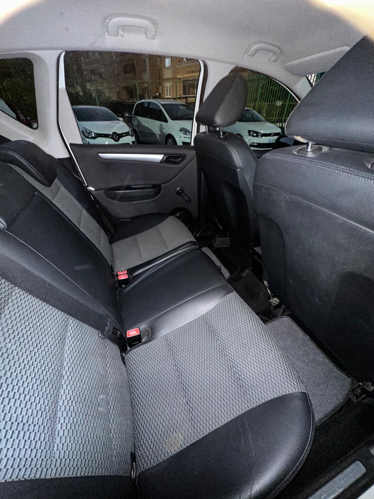 Mercedes-benz A 160 CDI BlueEFFICIENCY Avantgarde