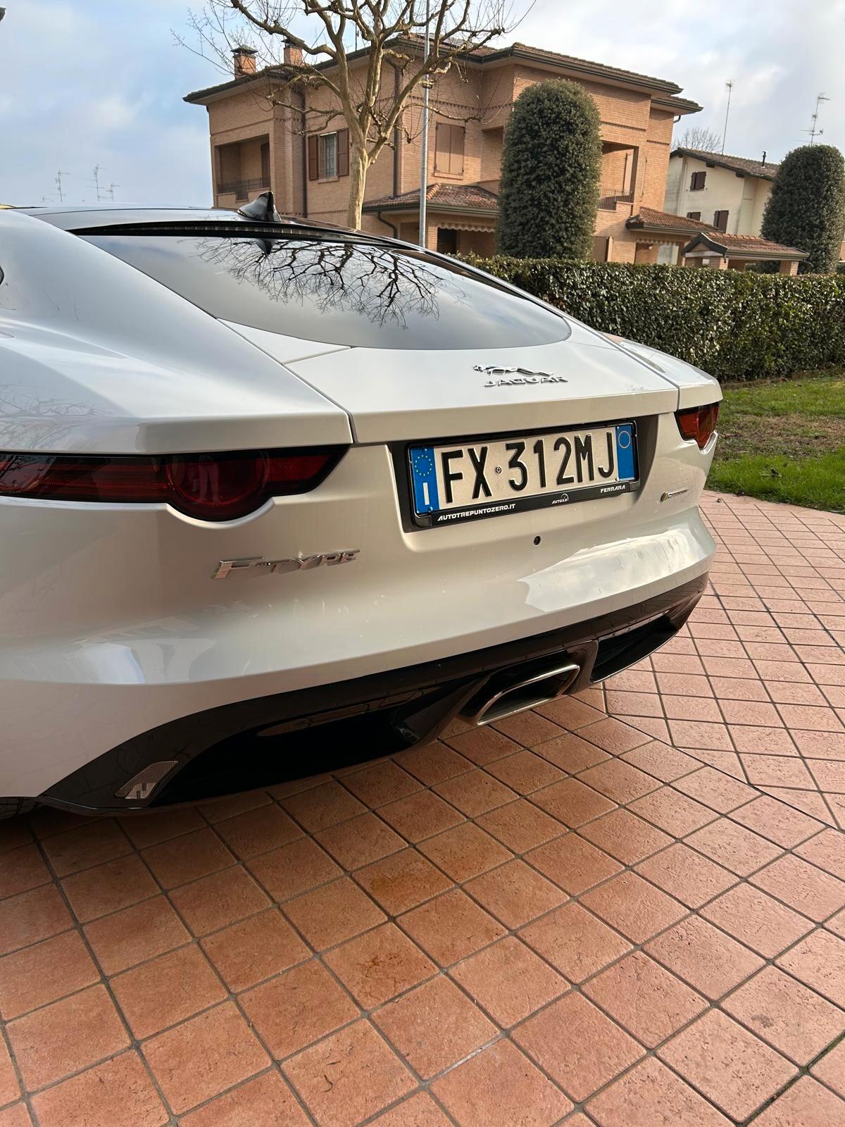 Jaguar F-Type 2.0 i4 RWD 300 CV aut. Coupé R-DYNAMIC