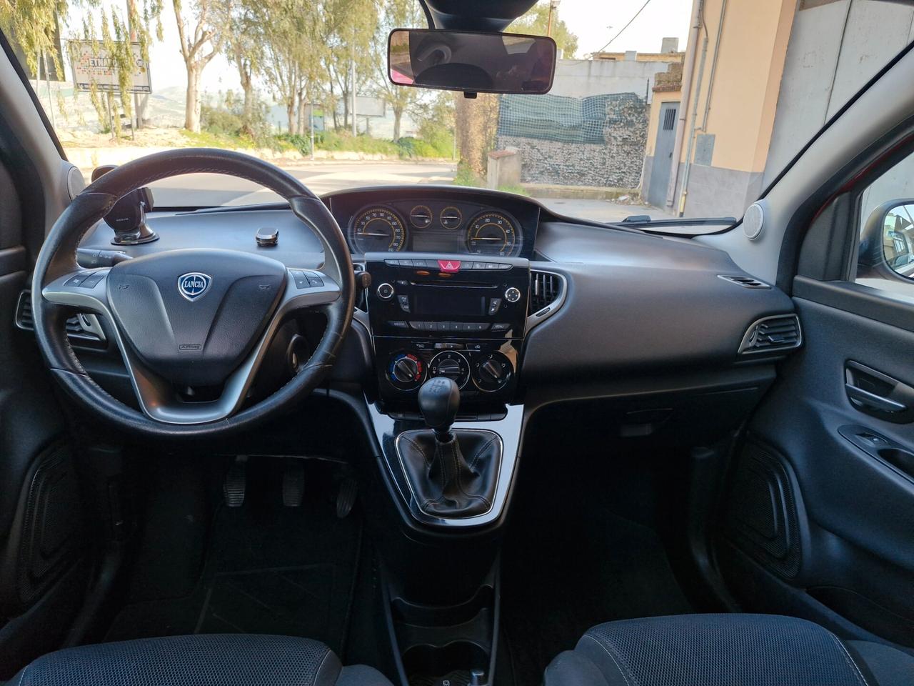 Lancia Ypsilon 1.3 MJT 16V 95 CV 5 porte S&S S Momodesign