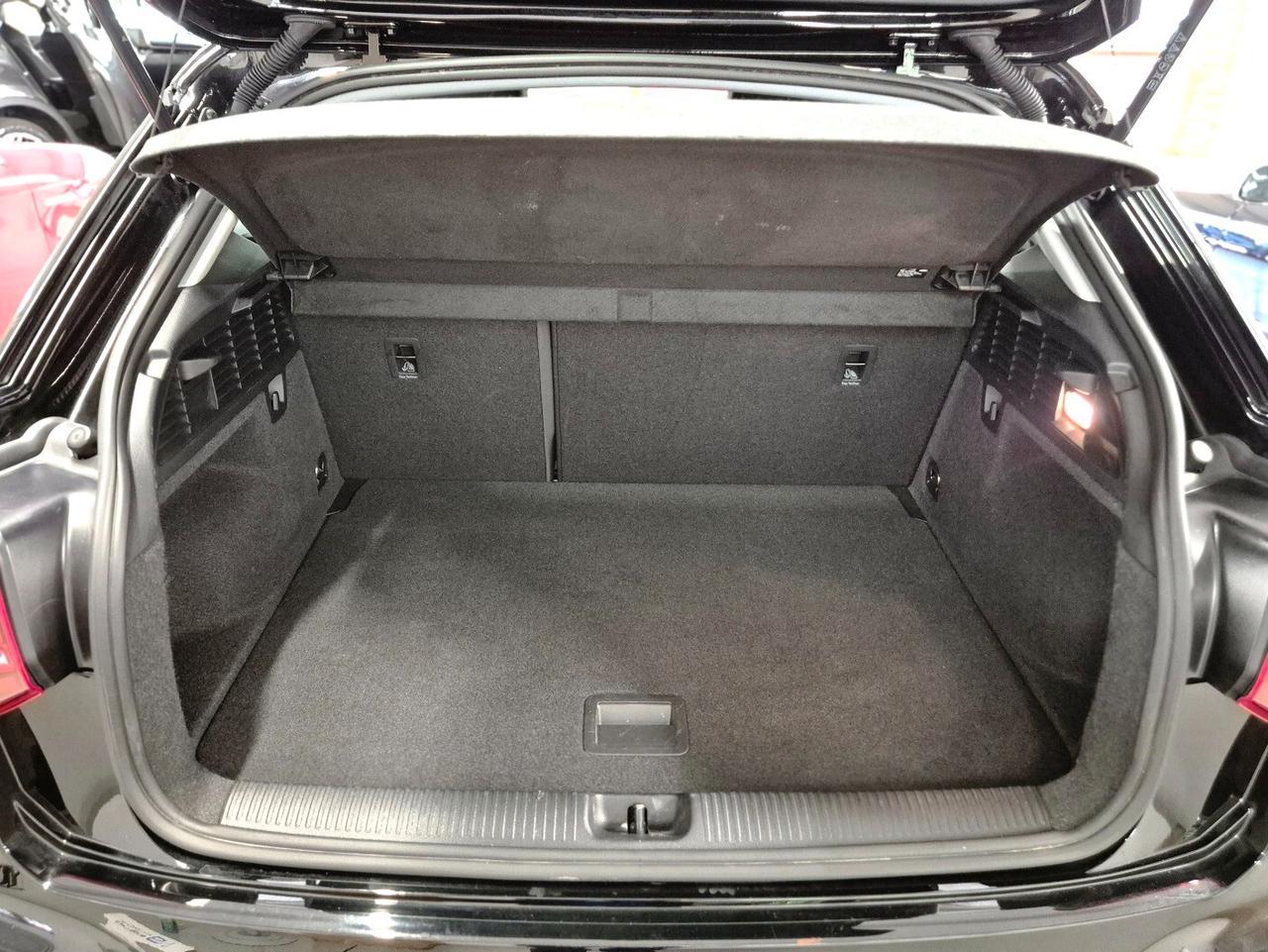 Audi Q2 30 TFSI Business Advanced
