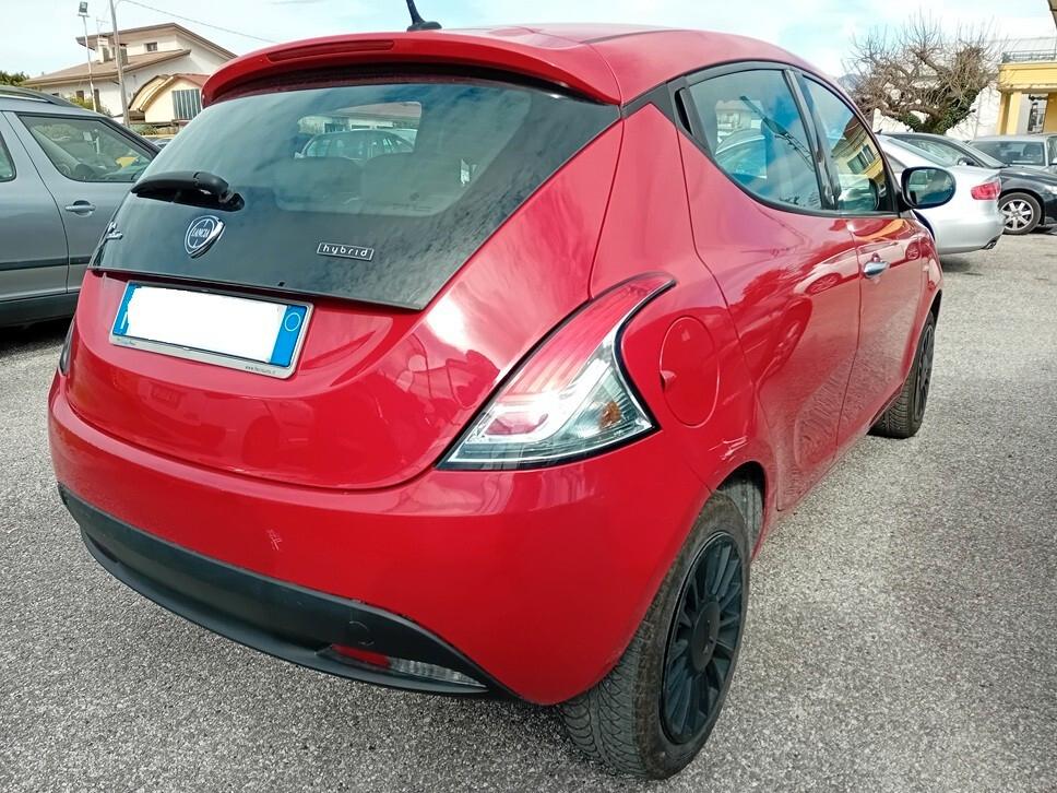Lancia Ypsilon 1.0 FireFly 5 porte S&S Hybrid Ecochic Silver