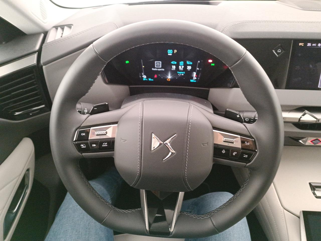 DS DS4 Esprit de Voyage E-TENSE 225cv