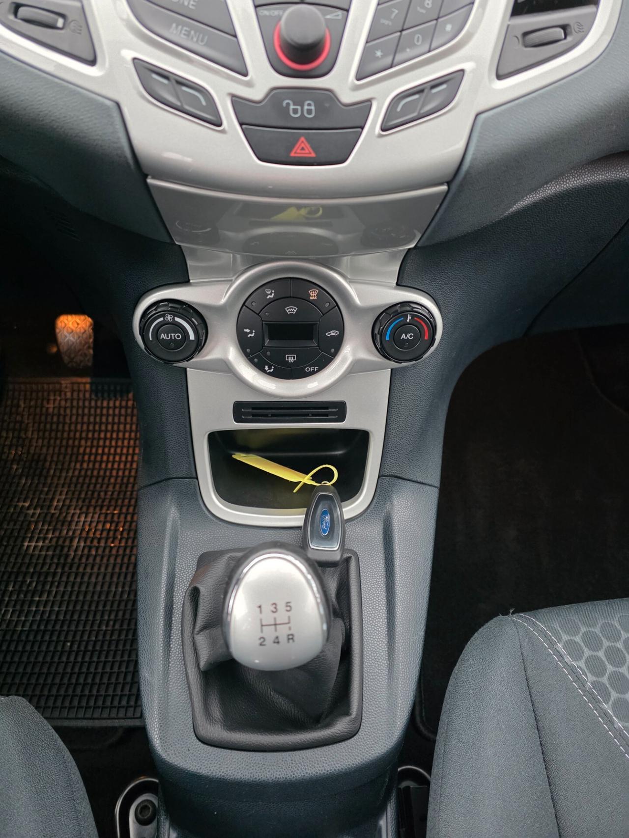 Ford Fiesta 1.4 TDCi 70CV 5 porte Titanium