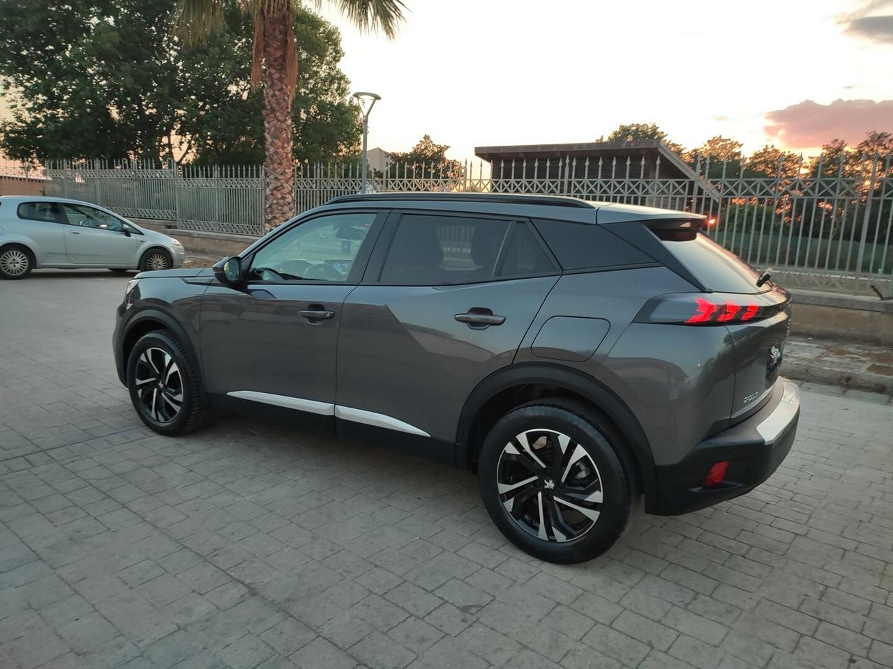 Peugeot 2008 ALLURE 1.2 BENZINA 100CV INTERNI PELLE NAVIGATORE
