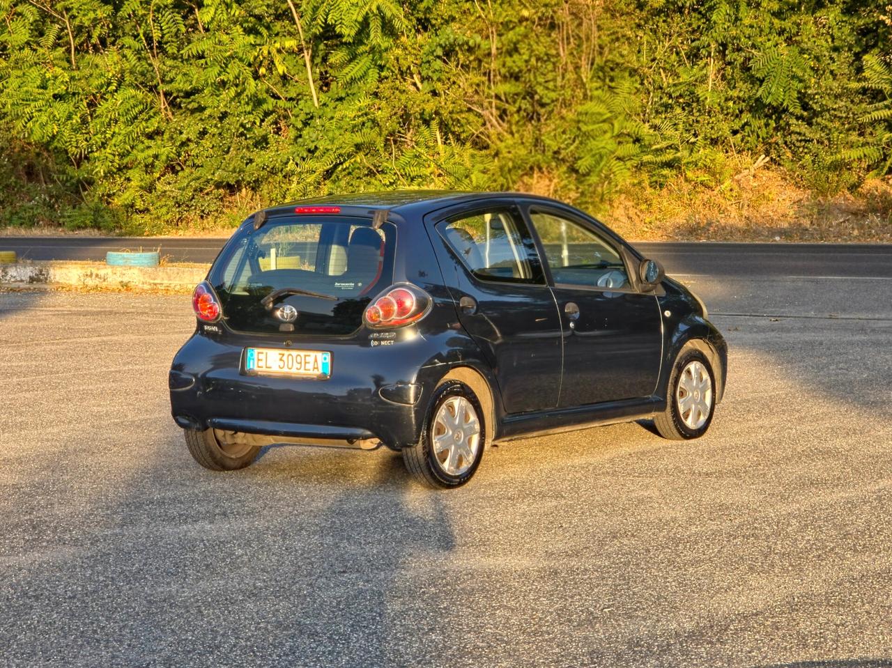Toyota Aygo 1.0 12V VVT-i 5 porte Deep Ocean Connect E5 Manuale NEO 2012
