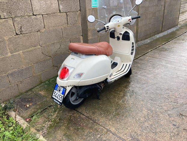 Vespa GTS