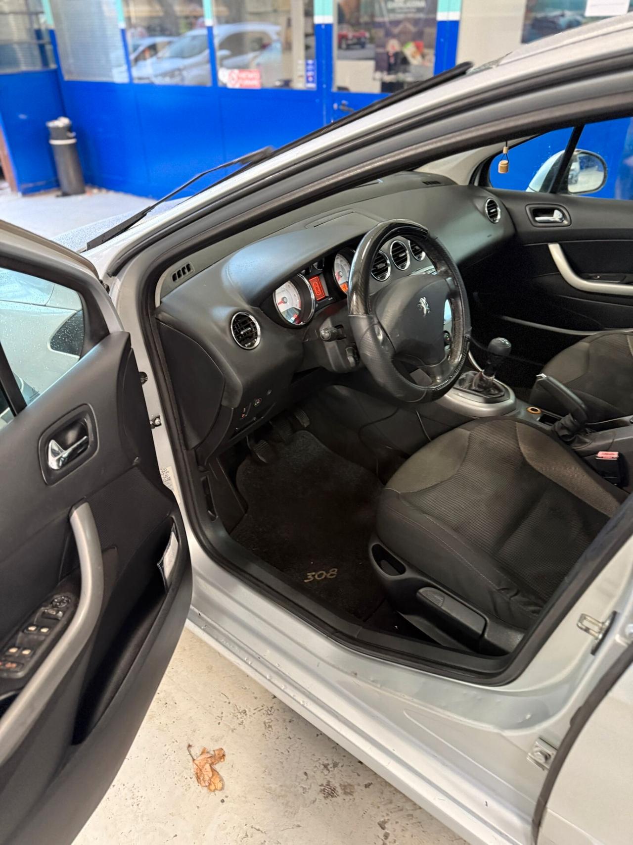 Peugeot 308 1.6 VTi 120CV 5p. Premium