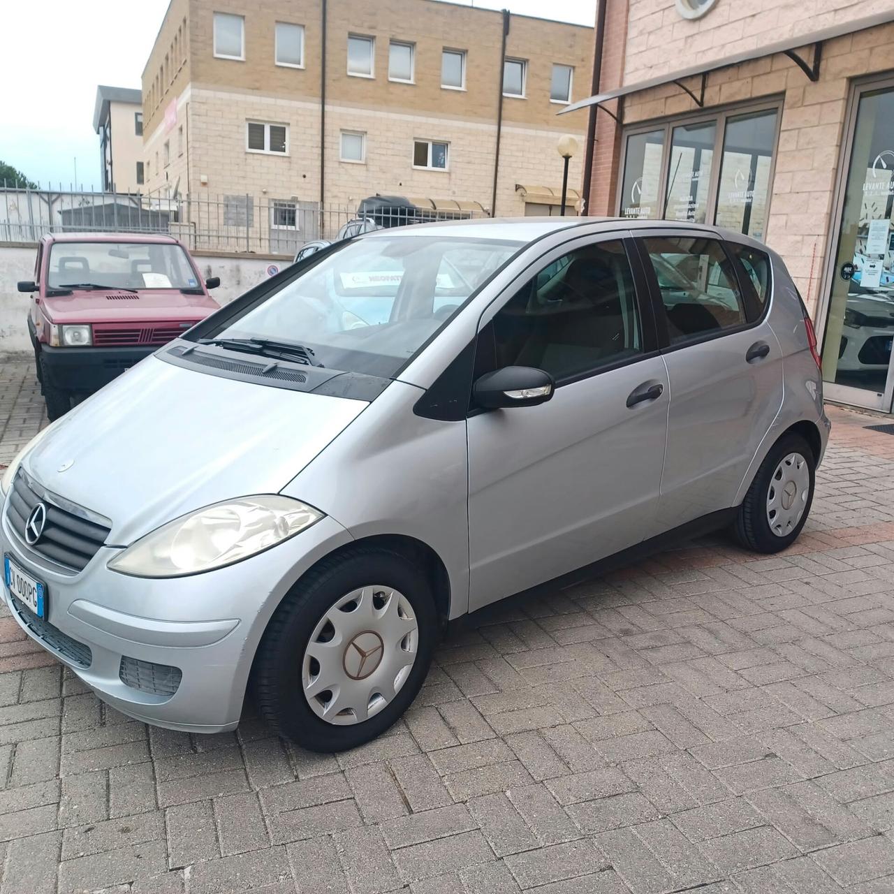 142.998KM CLASSE A 150 BUONE CONDIZIONI NEOPATENTATI