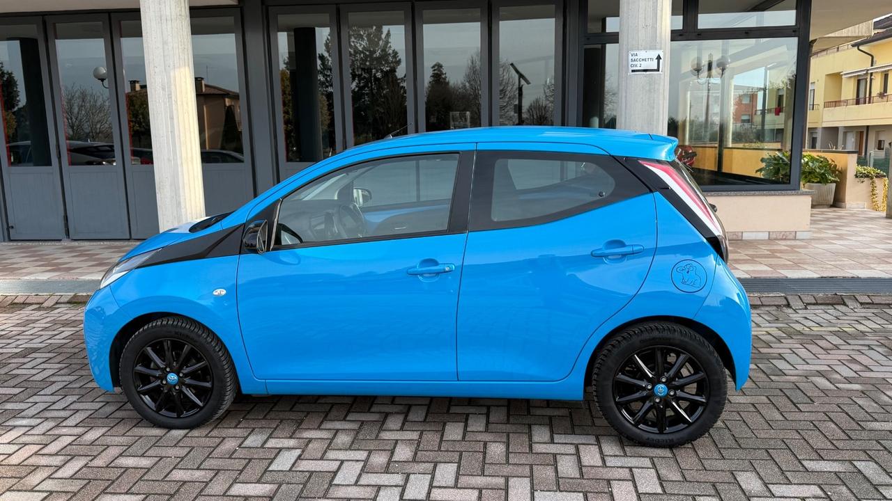 Toyota Aygo 1.0 VVT-i 69 CV 5 porte x-cite TSS