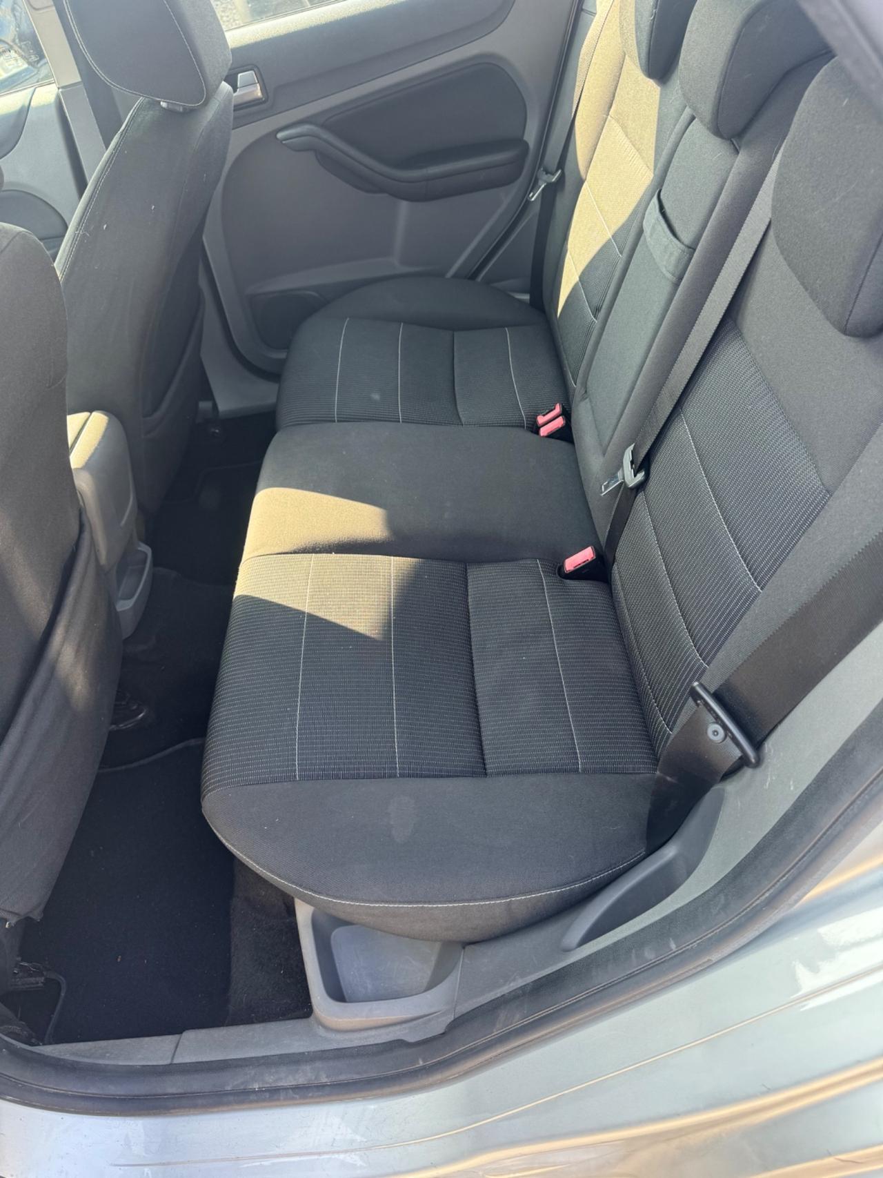 Ford Focus Focus+ 2.0 (145CV) 5p. Bz.- GPL berlina con gancio traino