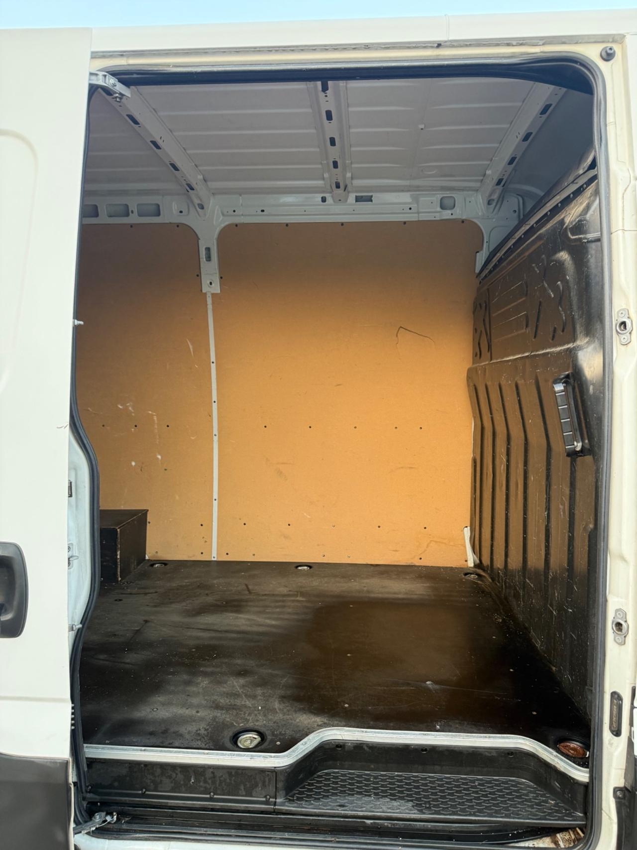 Iveco Daily 35C14SA8V BTor 2.3HPT - Hi-Matic