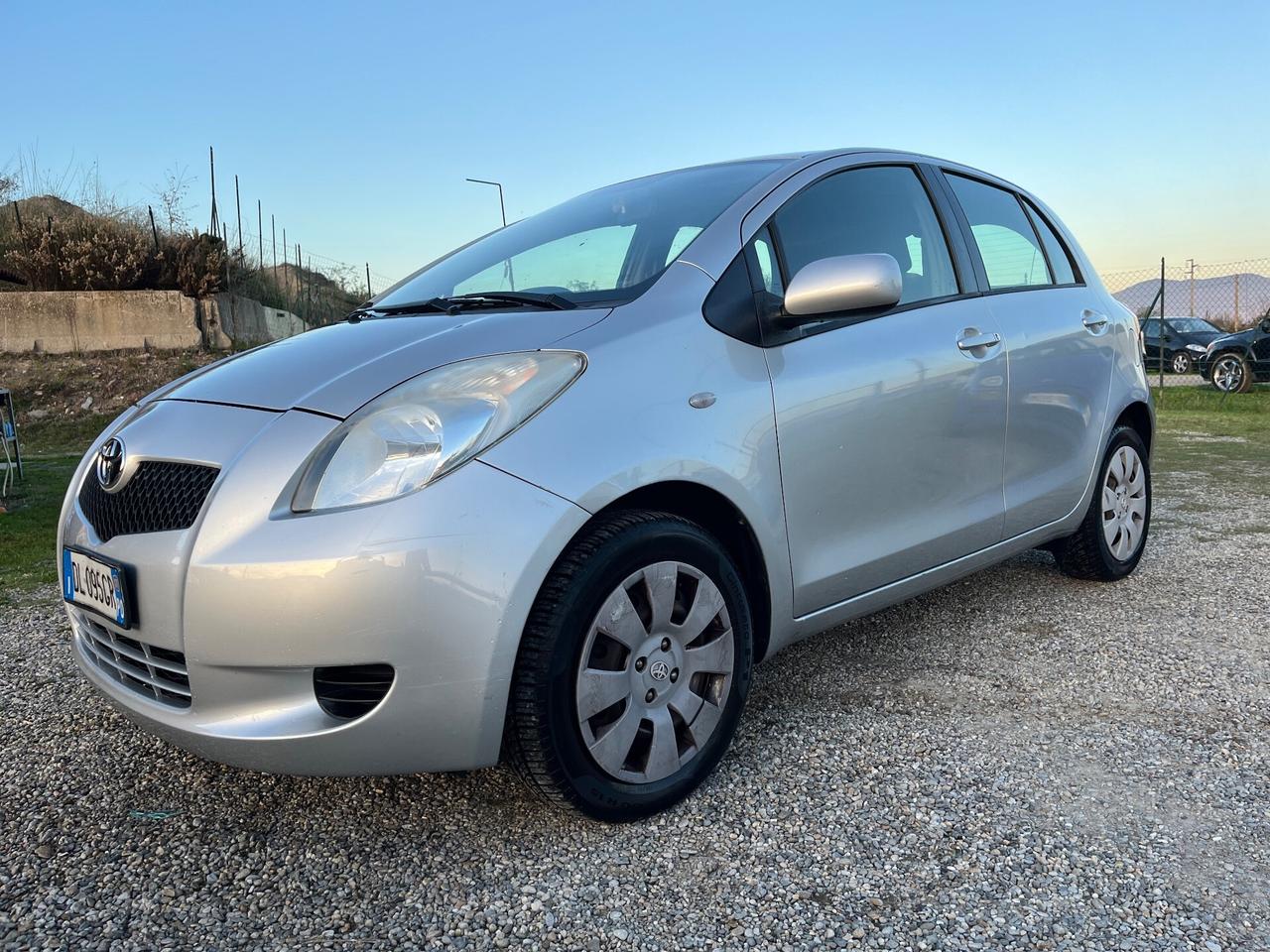 Toyota Yaris 1.0 5 porte Sol