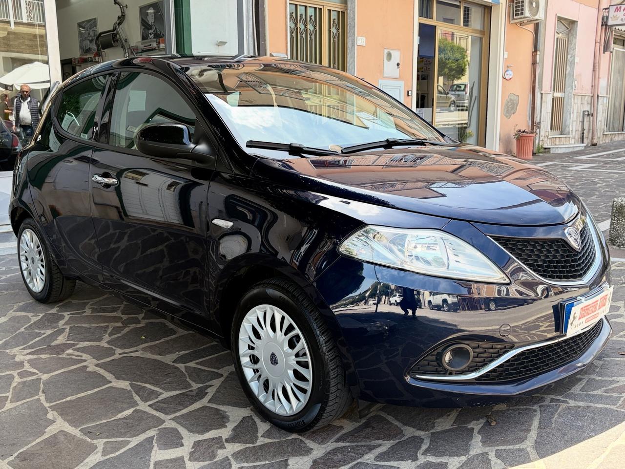 Lancia Ypsilon 1.2 69 CV 5P Gold UCONNECT Blue&Me