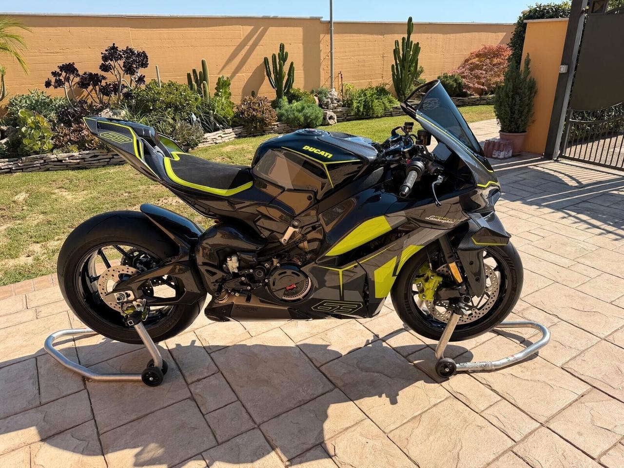 Ducati Panigale V4 Lamborghini 1 OF 630
