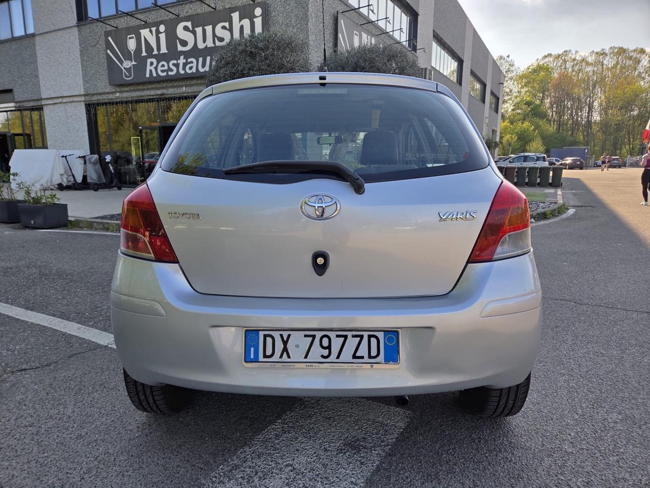 Toyota Yaris 1.3 5 porte Sol*Neo patentati *