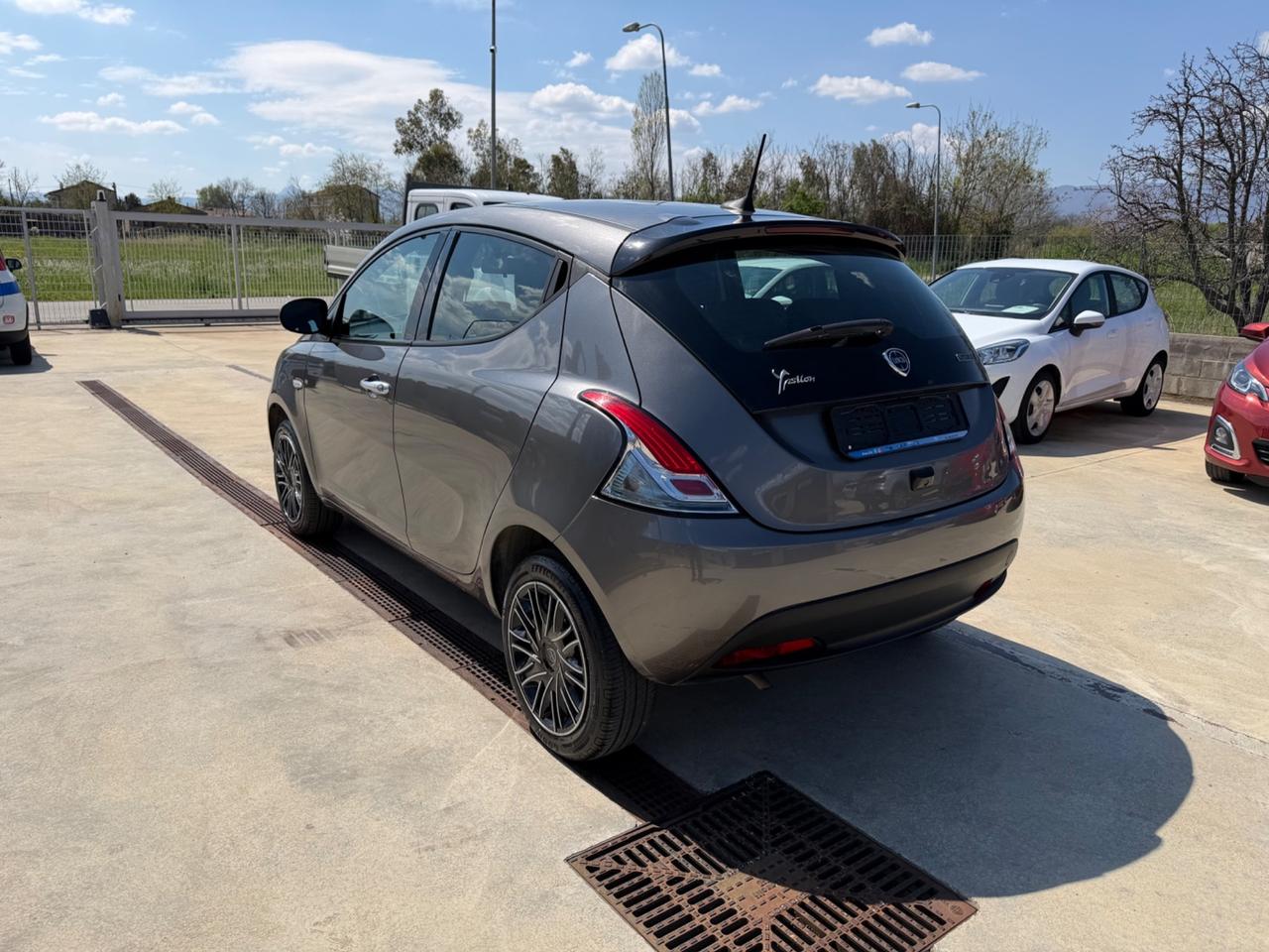 Lancia Ypsilon 1.0 FireFly 5 porte S&S Hybrid Gold