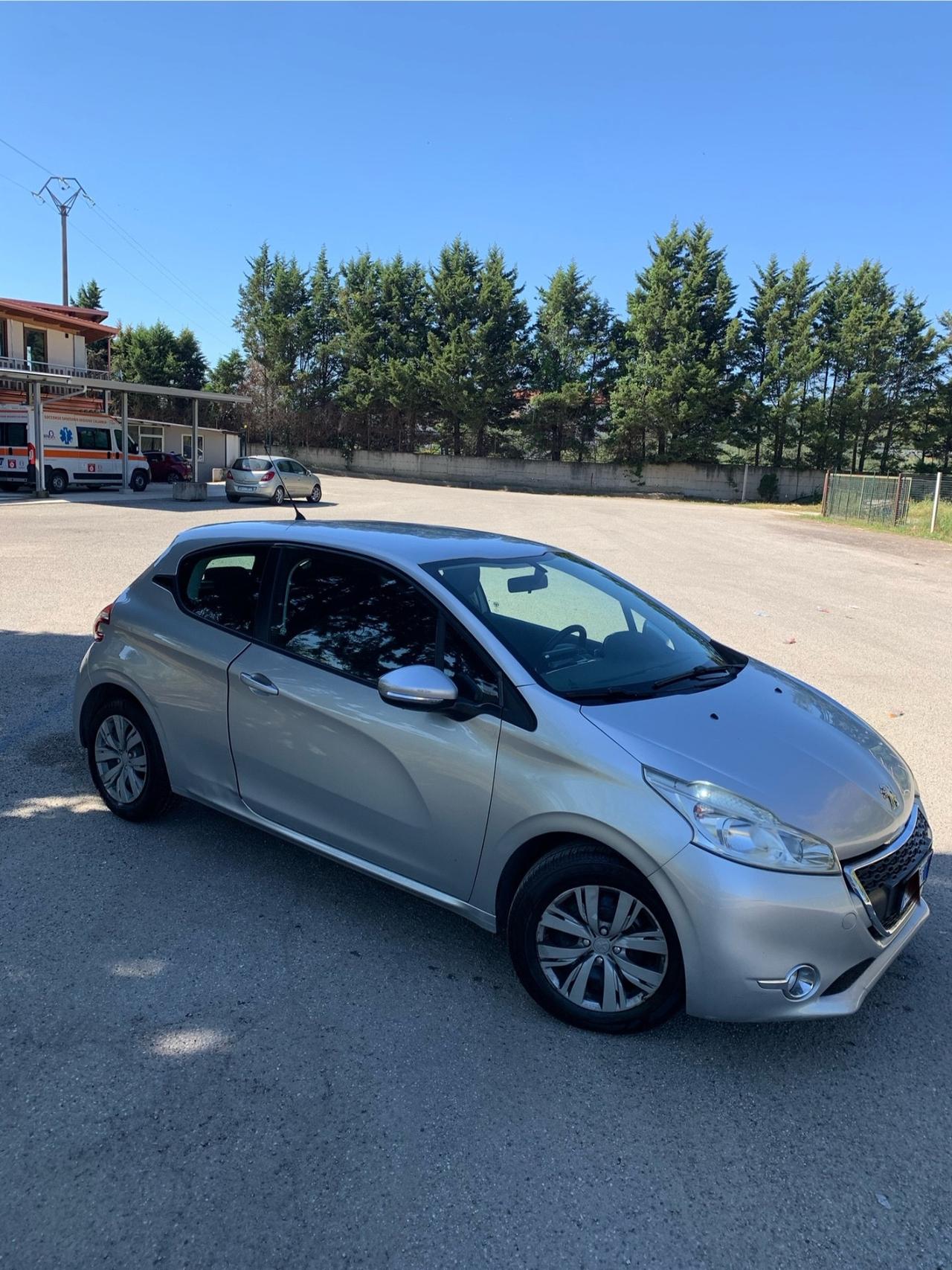 Peugeot 208 1.2 VTi 82 CV 3 porte Allure 90000KM