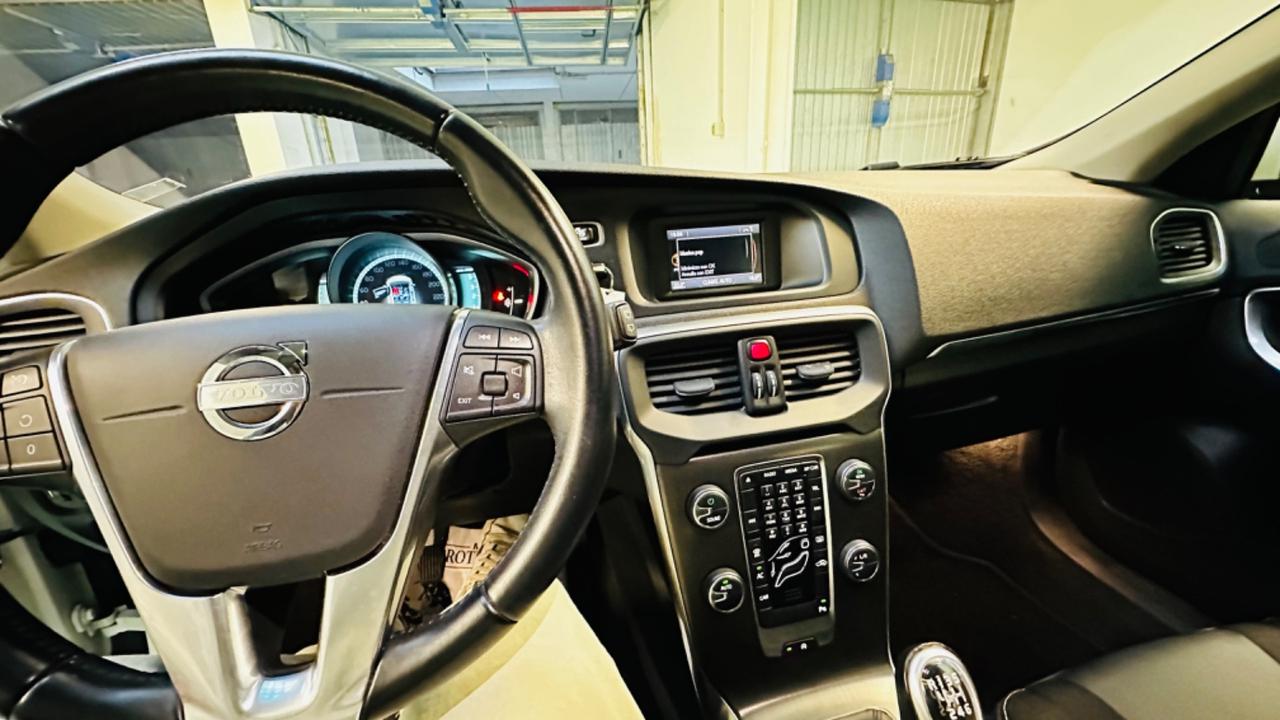 Volvo V40 D2 1.6 diesel (anche per neopatentati)