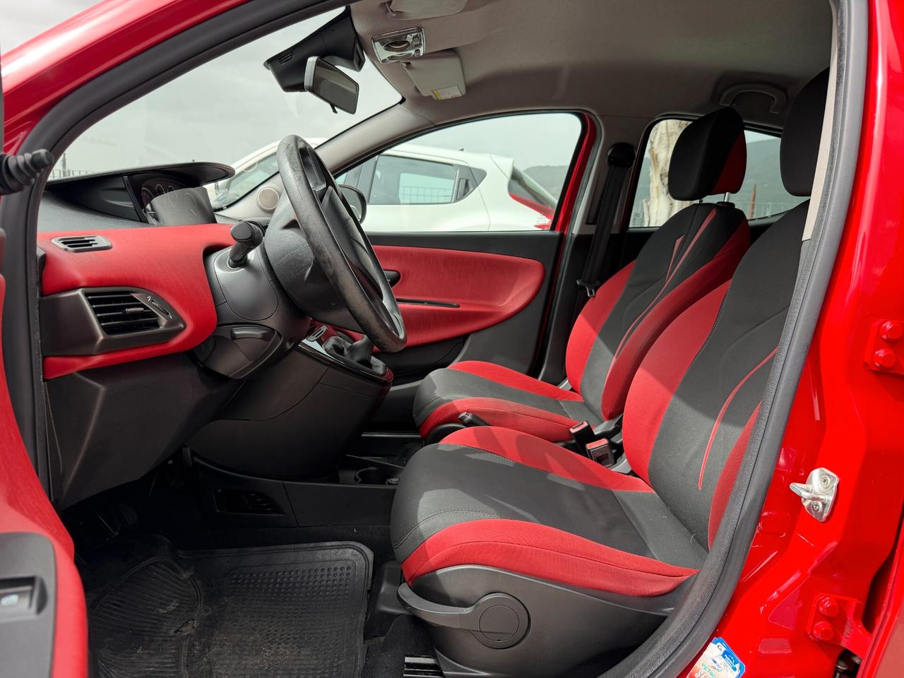 LANCIA YPSILON ANNO 2013 1.3 MJT 95 CV