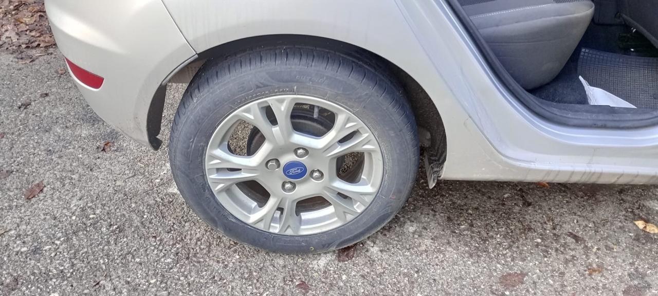 Ford Fiesta 1.5 TDCi 75CV 5 porte Titanium incidentata