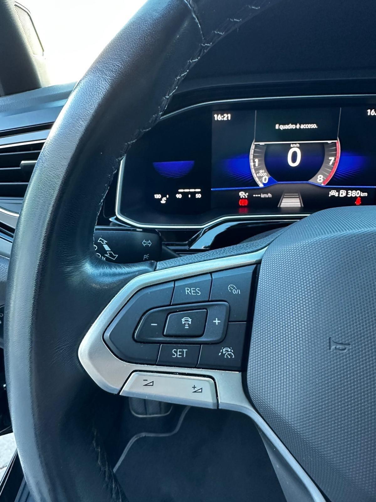 Volkswagen Polo 1.0 TSI R-Line ADATTA A NEOPATENTATI