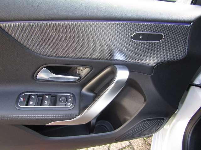 Mercedes-Benz A 180 BENZINA MHEV 136CV CAMBIO AUTO,FARI LED,CERCHI 17