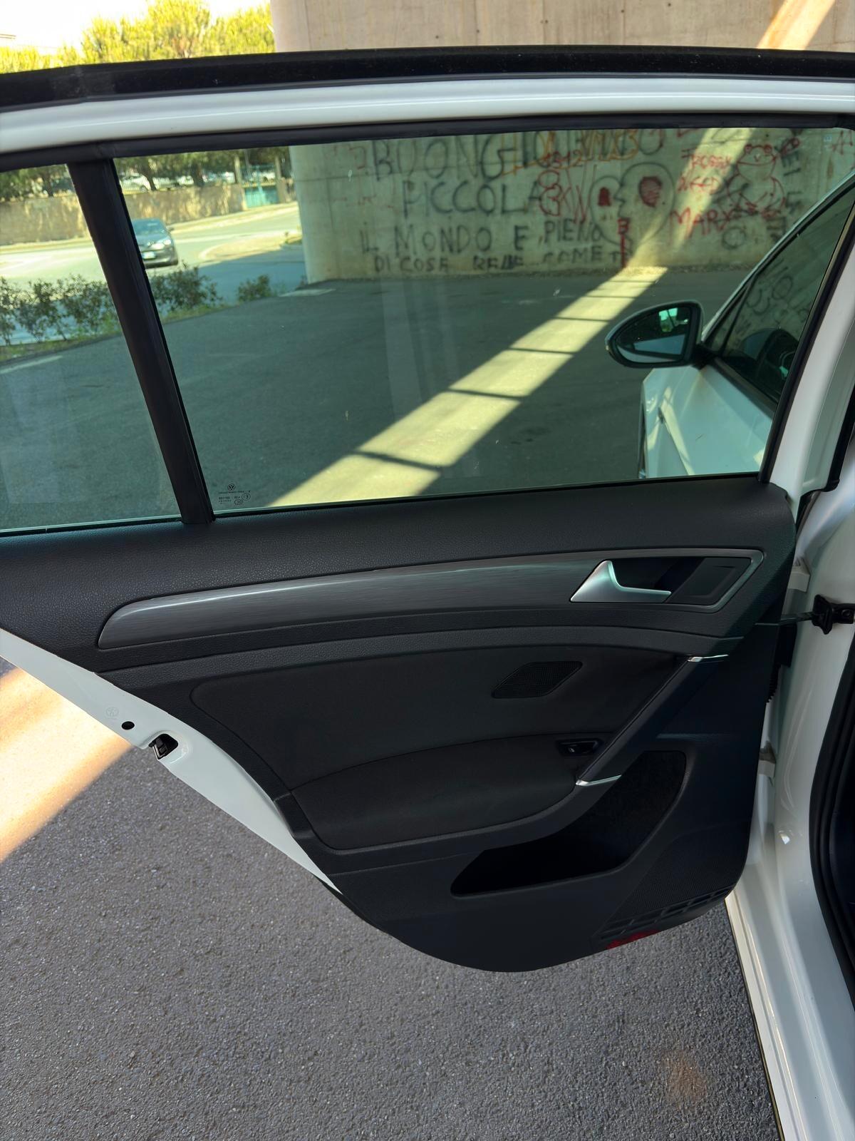 Volkswagen Golf 1.6 TDI 115 CV 5p R line