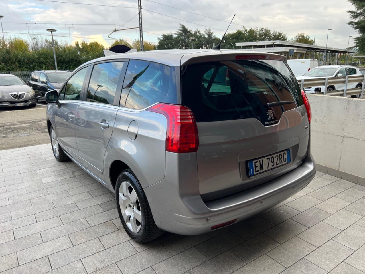 Peugeot 5008 1.6 HDi 115CV Access