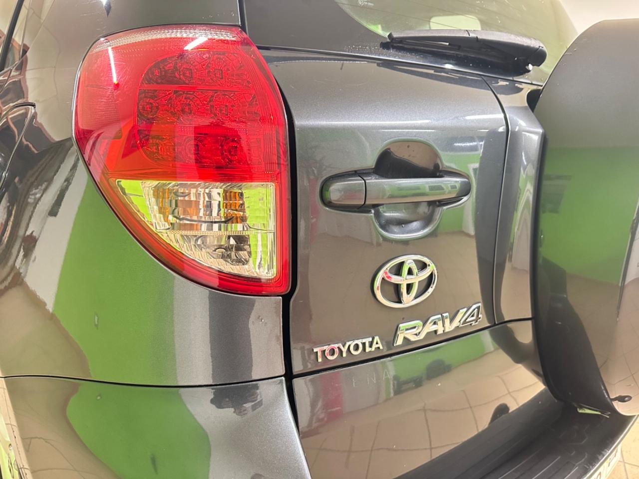 Toyota RAV 4 - 2.2 D-4D 136 CV Luxury