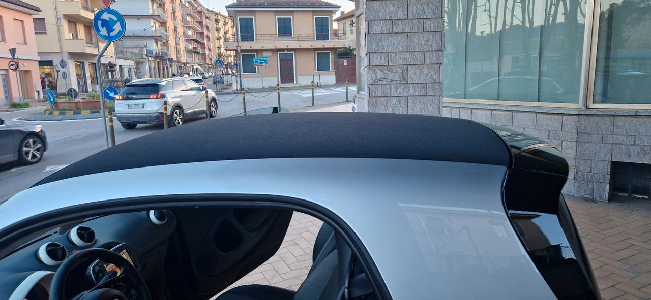 Smart ForTwo 70 1.0 twinamic 68.565 km NAVI