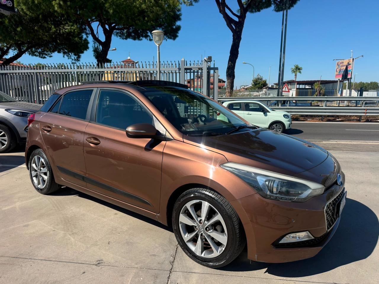 Hyundai i20 1.2 84 CV tetto apribile