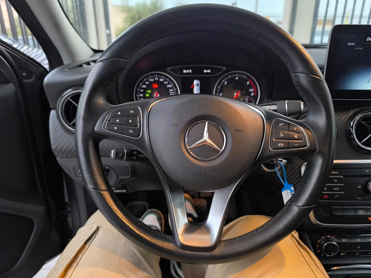 Mercedes GLA 200 d Automatic Business Extra 2018