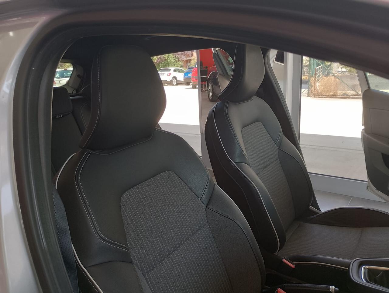 Renault Clio TCe 100 CV 5 porte Intens