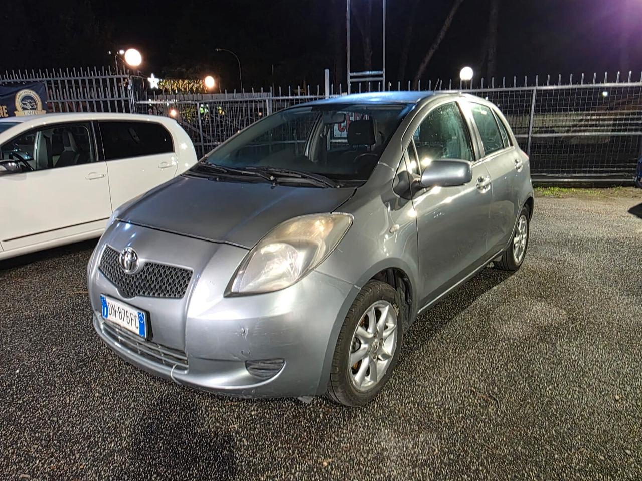 Toyota Yaris 1.0 5 porte