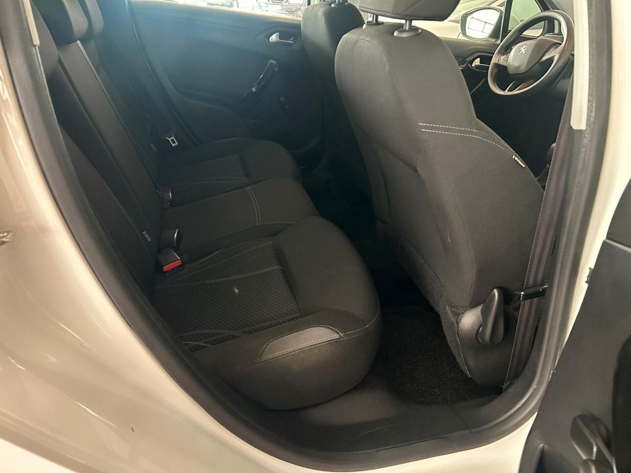 Peugeot 208 serie4 benzina 1.2 CV 82 Km 96.490 per NEOPATENTATI