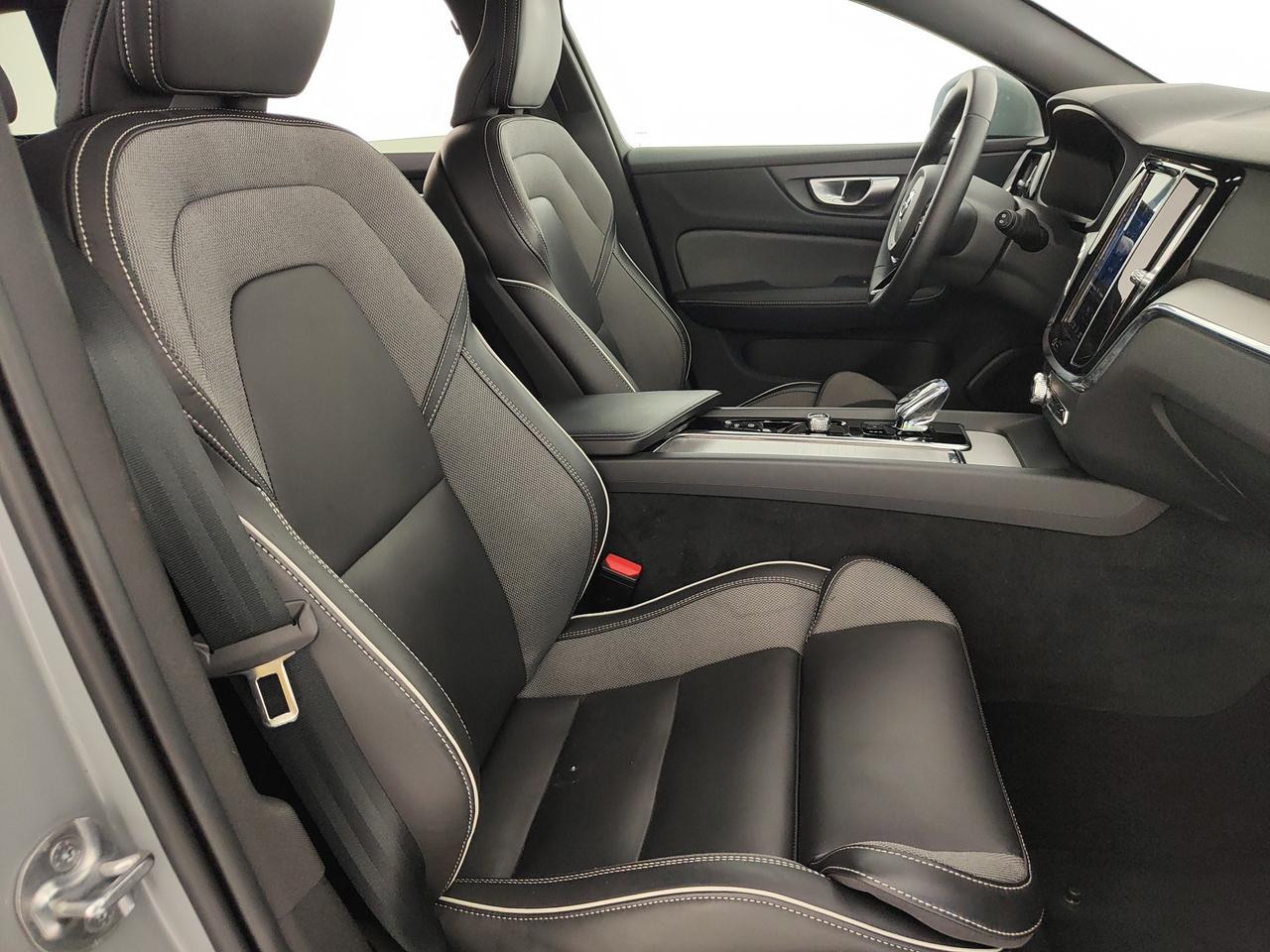 VOLVO V60 Cross Country 2.0 b4 Plus awd auto