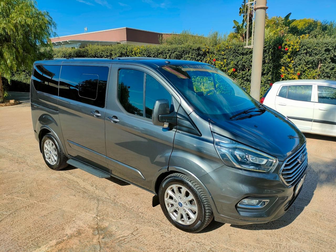 Ford Tourneo Custom 2.0 Tdci Titanium 8 posti