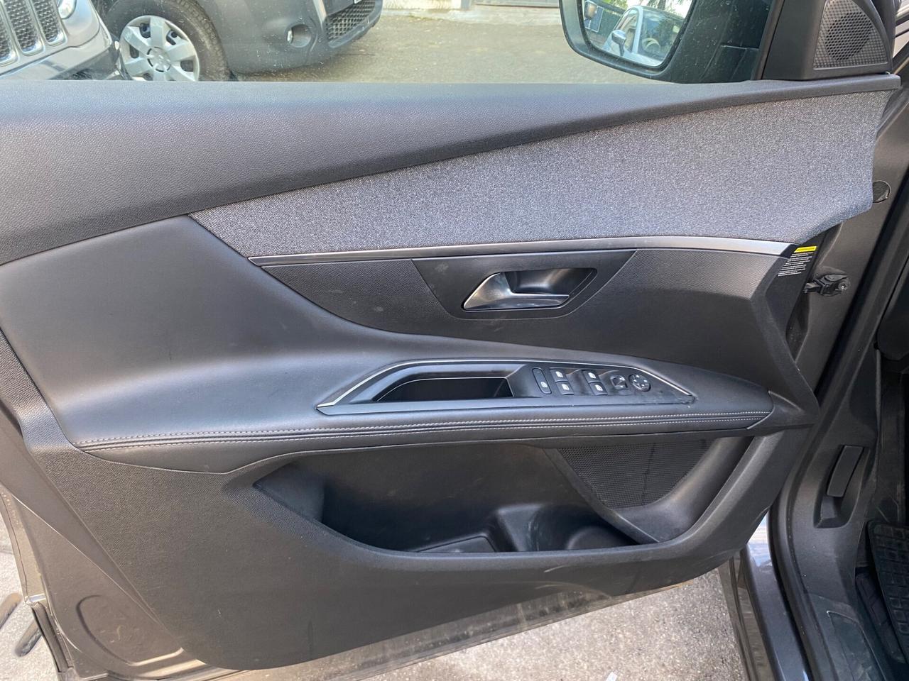 Peugeot 5008 PureTech Turbo 130 S&S EAT8 Allure
