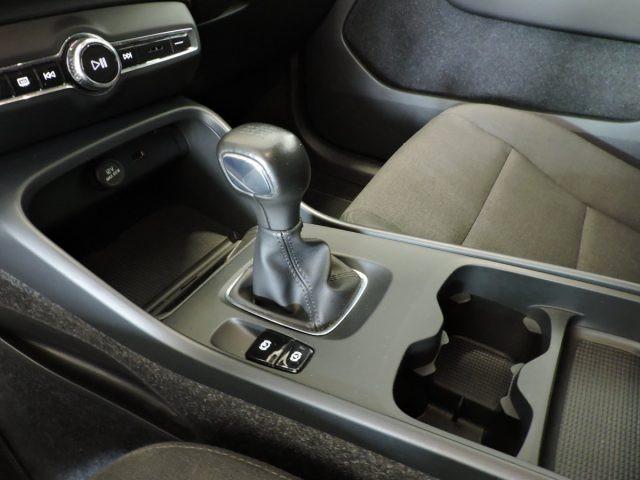 VOLVO XC40 T2 MOMENTUM CORE MANUALE