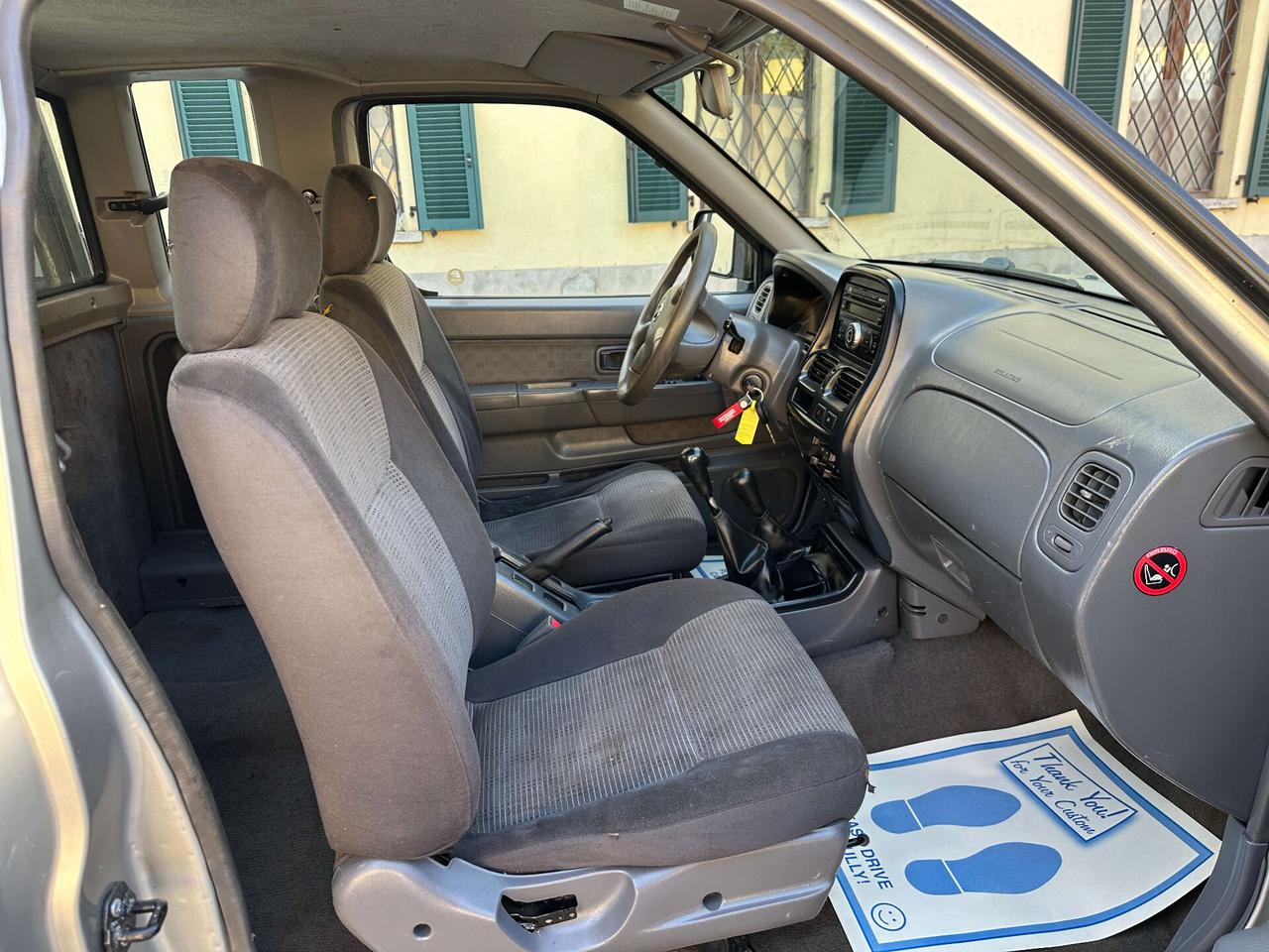 Nissan NP300 2.5 tdi 2p. King Cab Premium - 4x4