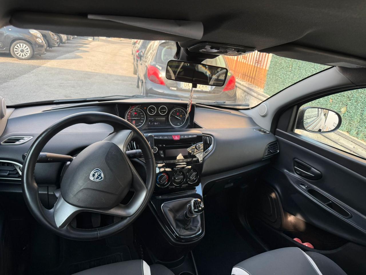 Lancia Ypsilon 0.9 TwinAir 85 CV 5 porte Metano Ecochic Silver